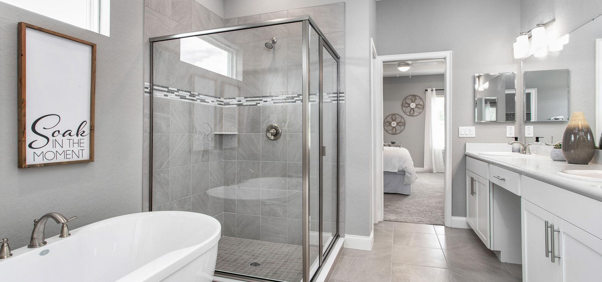 Luxurious spa like en-suite onwer's bath of Waylyn model at Treymont community