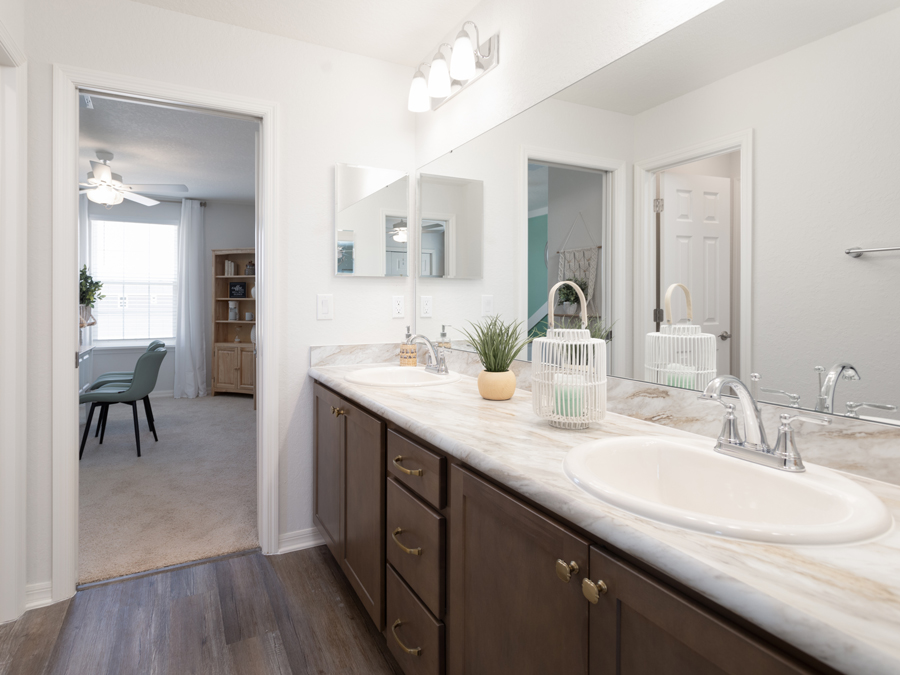 Inspiration Gallery | Wesley II - Jack-and-Jill Bath | Highland Homes