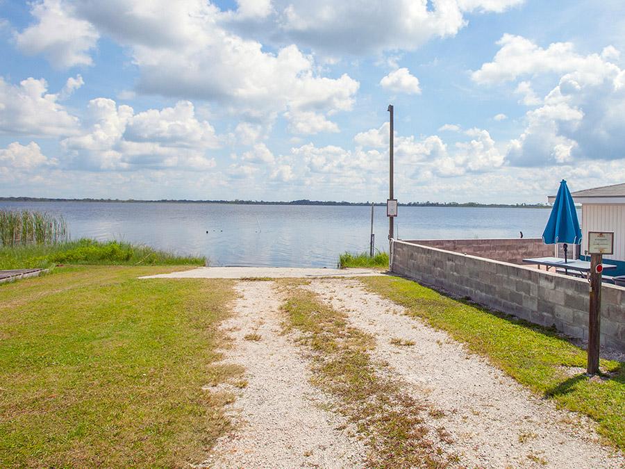 Lake Juliana boat ramp in Auburndale, FL