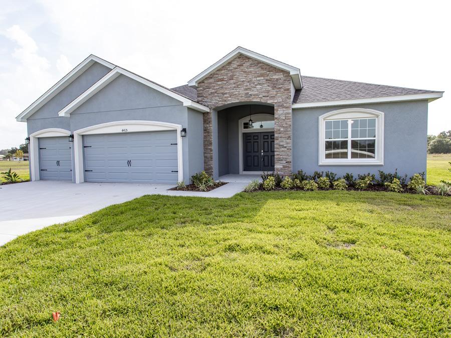 Large homes fit comfortably on the large home sites at Willow Ridge in Lakeland
